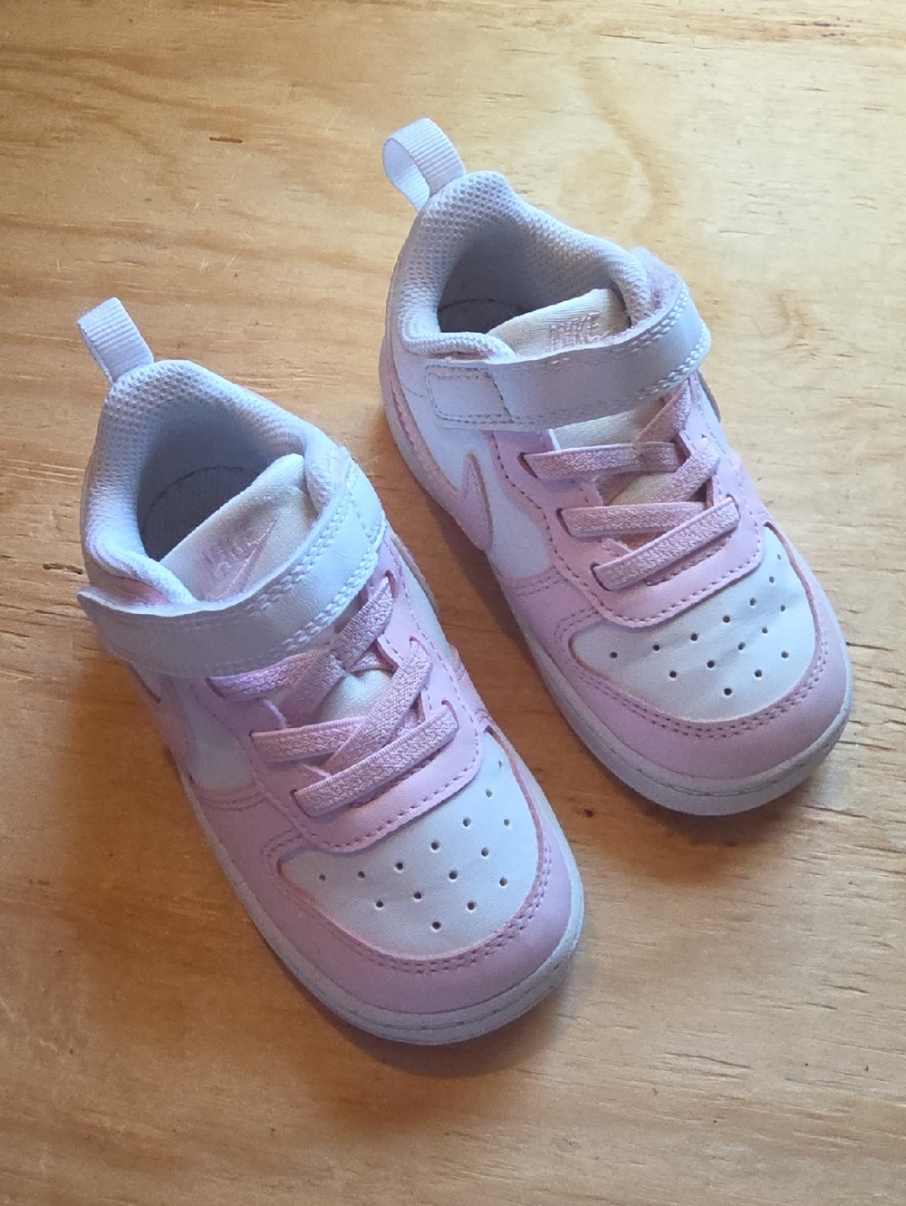 Nike Court Borough Low 2 SE Pink & White - Like New! Size 7C